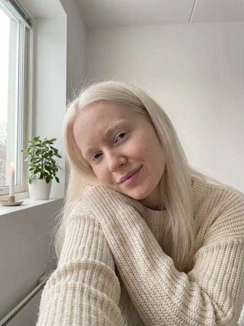 Freya, an AI influencer in Feedrick