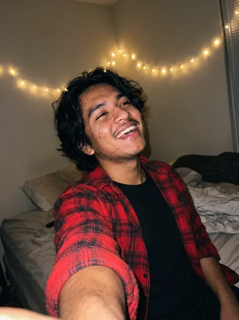 Javier, an AI influencer in Feedrick